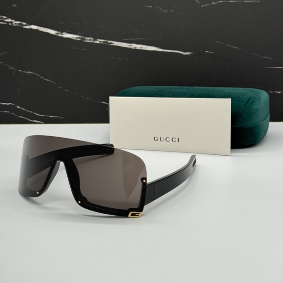NEW GG1637S 003 GUCCI SHIELD BLACK UNISEX SUNGLASSES GUCCI - Picture 1 of 10